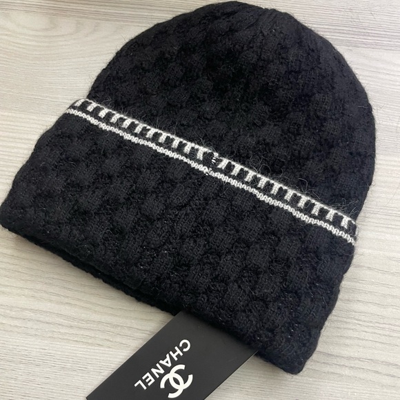CHANEL Black and White Knit Hat - Picture 3 of 4